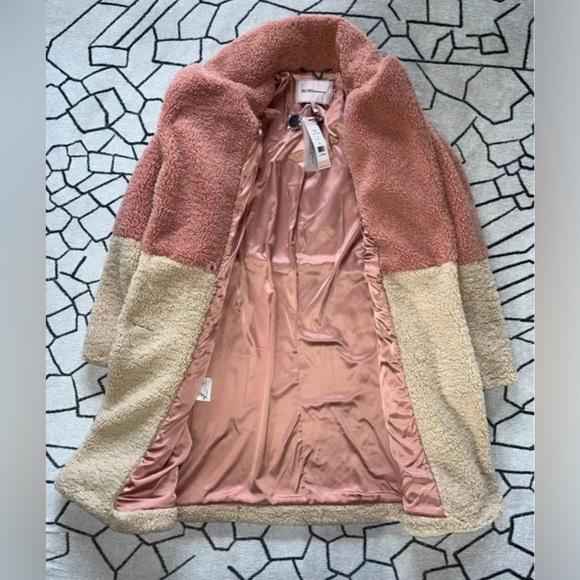 BCBG COAT - Picture 4 of 9